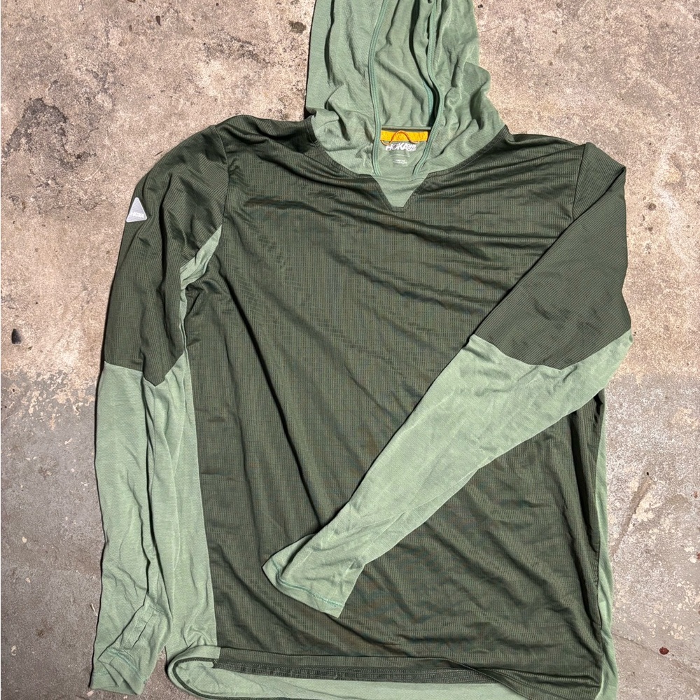 HOKA Men’s Medium Green Hooded Sun Shirt